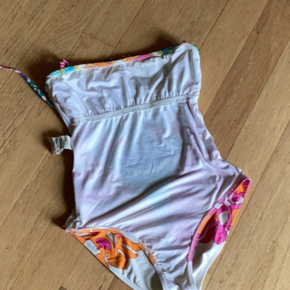 Trina Turk size 4 bright print on white background strapless low cut bac… - Picture 9 of 12